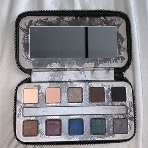 Urban Decay Smoked Eyeshadow Palette